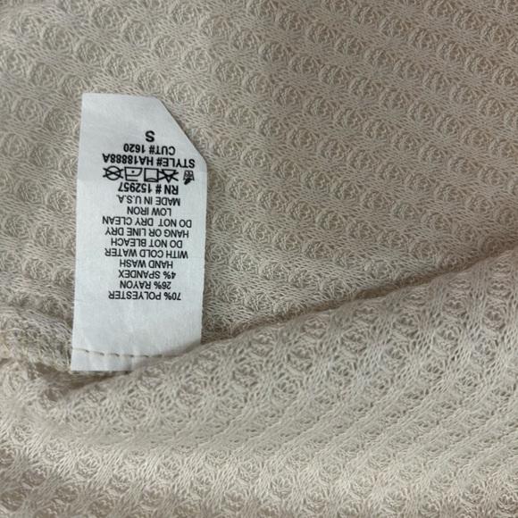 Lizard Thicket NWT Cream Puff Sleeve Blouse with Tie Front and Ribbed Texture - Picture 6 of 10